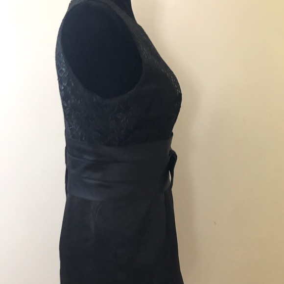 Black cocktail dress with bow in the middle - Picture 6 of 16